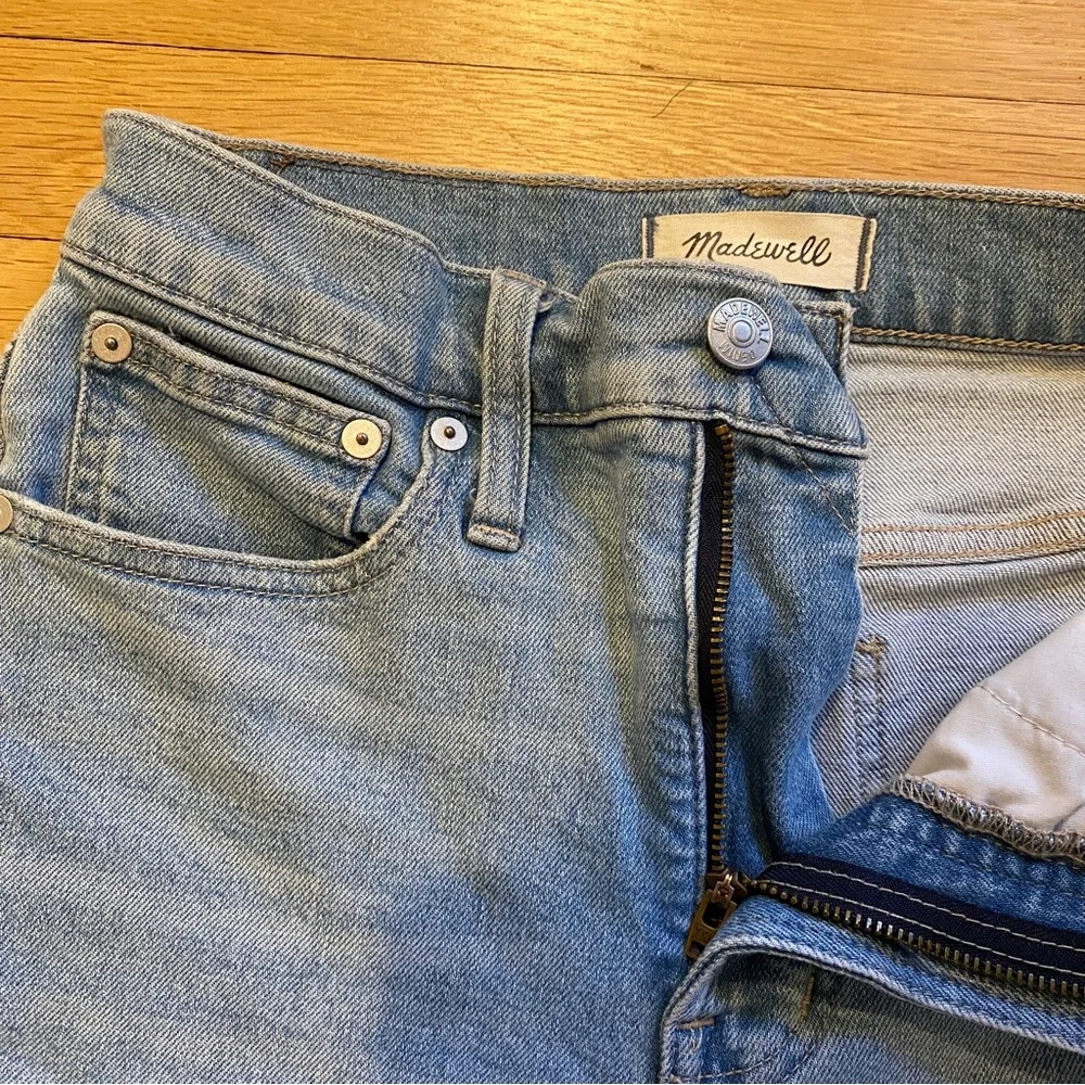 Madewell • Raw Hem Lightwash Jean - Picture 11 of 16